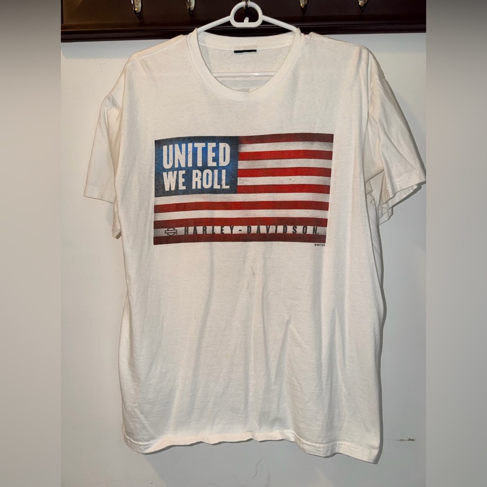 Harley-Davidson White Short Sleeve 'United We Roll' Flag Tee Size Large